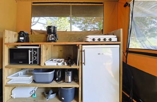 La Garde House | Tournesol glamping tent, sleeps 6