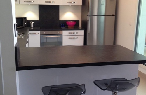 Sanary-sur-Mer Apartment | TOUT A PIED - PLEIN SUD - TERRASSE 55 m2 - CLIMATISATION - WI-FI par la FIBRE -