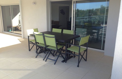 Sanary-sur-Mer Apartment | TOUT A PIED - PLEIN SUD - TERRASSE 55 m2 - CLIMATISATION - WI-FI par la FIBRE -