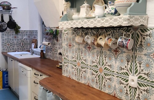 Quillan House | Tout le Monde: A grand balcony overlooking town square in the heart of Quillan!