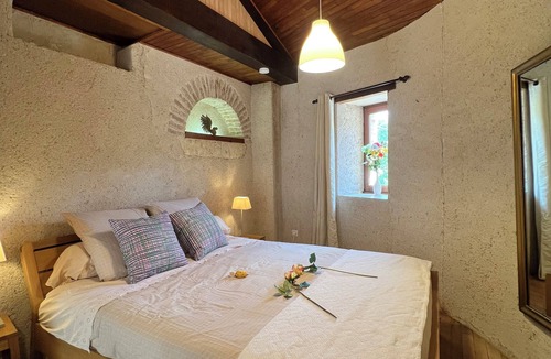 Auch Bed & Breakfast | Tower room, private shower and wc