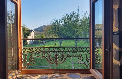 Tignecourt House | traditional, family and animal friendly holiday home m. turned. Garden and terrace