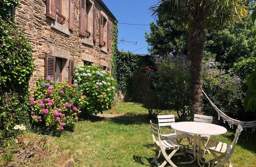 Lanmeur House | TRADITIONAL STONE HOUSE FOR FAMILY NEAR THE SEA