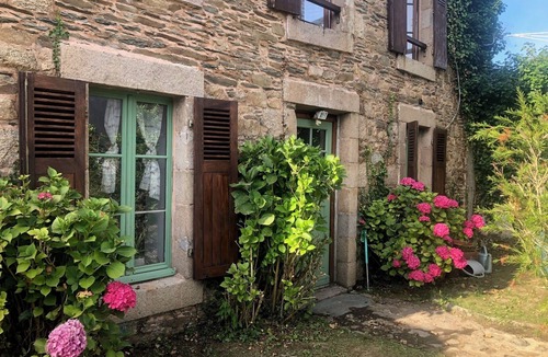 Lanmeur House | TRADITIONAL STONE HOUSE FOR FAMILY NEAR THE SEA