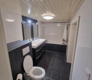 Rhodes Apartment | Traum Haus direkt am Wasser am großen Stockweiher