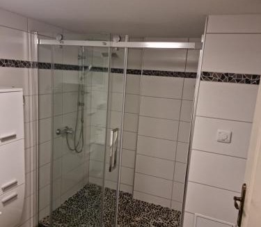 Rhodes Apartment | Traum Haus direkt am Wasser am großen Stockweiher
