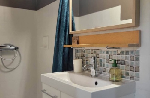 Artigues Apartment | Twin room with separate single beds 90 cm (1/2 pers) 1 room available
