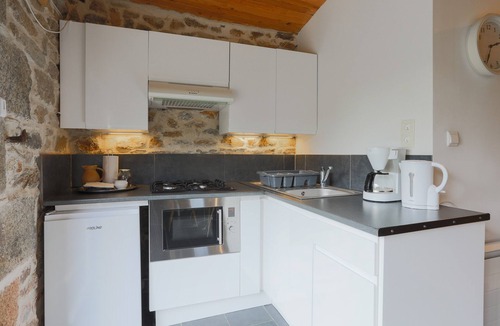 Plouegat-Moysan House | Ty Ar Dreuz House with Jacuzzi, Private Terrace, Garden and Wi-Fi
