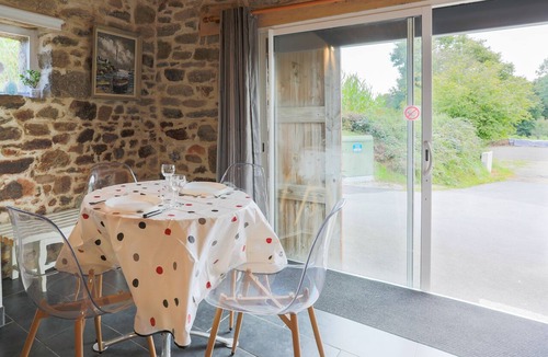 Plouegat-Moysan House | Ty Ar Dreuz House with Jacuzzi, Private Terrace, Garden and Wi-Fi