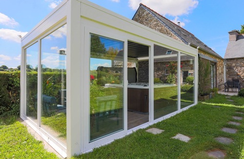 Plouegat-Moysan House | Ty Ar Dreuz House with Jacuzzi, Private Terrace, Garden and Wi-Fi