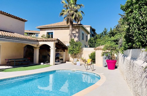 Vielle-Chapelle Villa | Ty'Bonheurs - sleeps 8 - garden pool sea