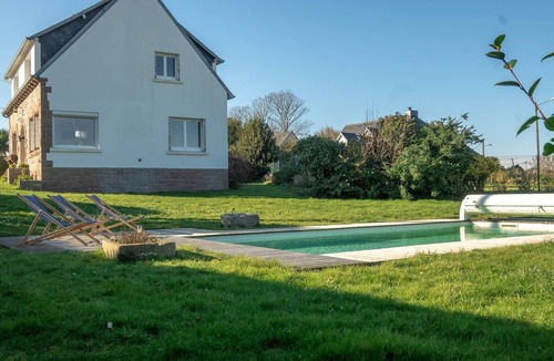 Perros-Guirec Ski Chalet | ty michel · Swimming pool access to beaches and sh