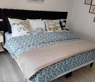 Ay House | Un été sans fin - 3 chambres- 3 lits - balnéo