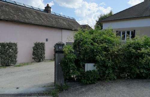 Saint-Parres-aux-Tertres Bed & Breakfast | Un Verger dans la Ville