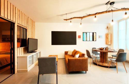 Saint-Cyr-les-Colons Apartment | Une Cave entre amis-Jacuzzi-proche Chablis-2 chambres