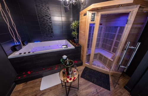 Old Town Apartment | Urban Spa Romantique Chic