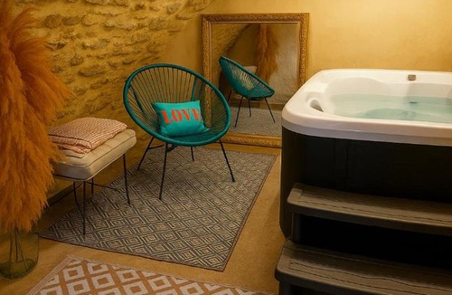 Fontareches Bed & Breakfast | UZES CÔTÉ VILLAGE - Chambre d'hôtes
