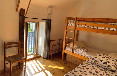 Gomene Bed & Breakfast | Vacation complex with a pool and a pétanque court—ideal for large families. Quiet location.
