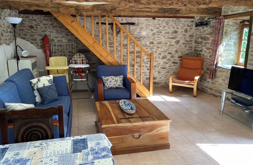 Gomene Bed & Breakfast | Vacation complex with a pool and a pétanque court—ideal for large families. Quiet location.