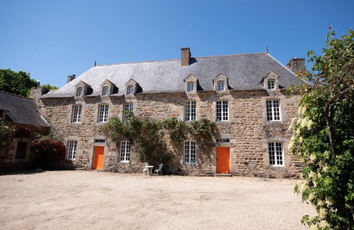 Pommerit-le-Vicomte House | Vacation Home "Manoir Le Cosquer" with Private Terrace, Private Garden & Wi-Fi