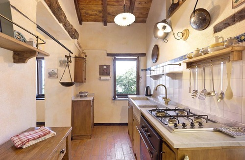Cesio House | Vacation Home 'Casa Vittorina' with Garden, Terrace & Wi-Fi