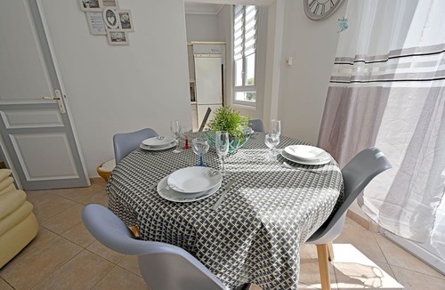 Mont Duplan Apartment | Vacations in Nîmes with nice view on park 5 mn walk from the city center