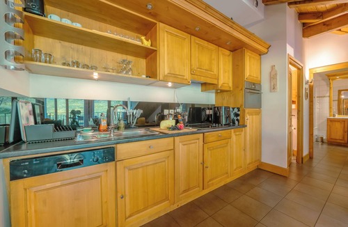 Vallorcine Apartment | Vallorcine Loriaz 44 Ski-In Retreat w/Shared Pool & Sauna, Vallorcine (Argentiere), France
