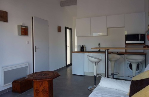 Nans-les-Pins Apartment | VAR Very nice studio at the foot of the Sainte Baume
