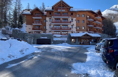 Les Claux Apartment | VARS THE CLAUX FOOT OF SWIMMING POOLS