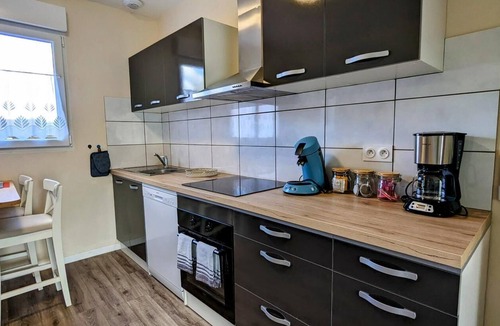Thierville-sur-Meuse Apartment | Véro's Lodges. Duplex 5 minutes from Verdun, private parking, garage for two-wheeled vehicles, air conditioning