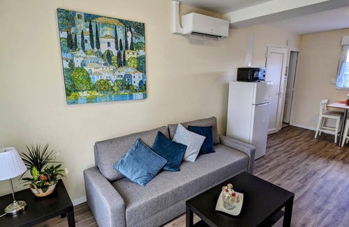 Thierville-sur-Meuse Apartment | Véro's Lodges. Duplex 5 minutes from Verdun, private parking, garage for two-wheeled vehicles, air conditioning