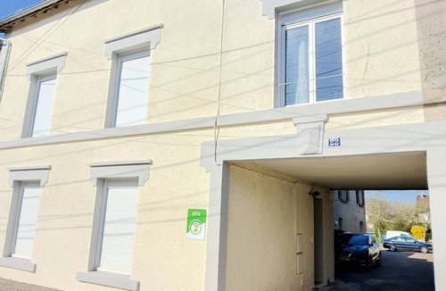 Thierville-sur-Meuse Apartment | Véro's Lodges. Duplex 5 minutes from Verdun, private parking, garage for two-wheeled vehicles, air conditioning