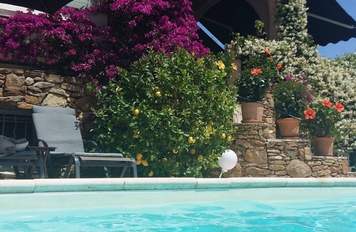 Le Beausset Villa | Very beautiful Provencal house sleeps 6/12 in a quiet area in Le Beausset, Var