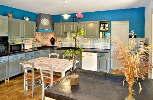 Aramon House | Very pleasant vacation home with private pool, panoramic view and fenced garden in Provence.