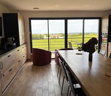 Villers-Marmery Apartment | Vignes au Balcon