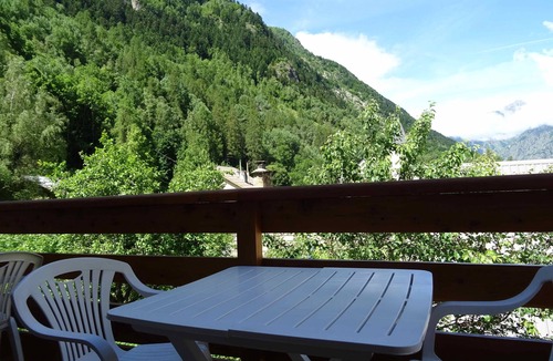 La Chapelle-en-Valgodemard Villa | Villa 5 people + large south-facing balcony + Pool and Jacuzzi