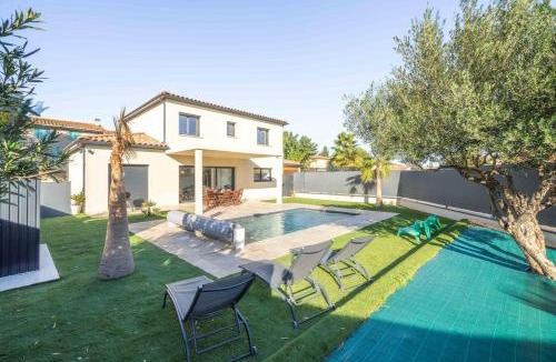 Beaucaire House | Villa équipée piscine 12 pers Beaucaire proche Nîmes Arles Camargue