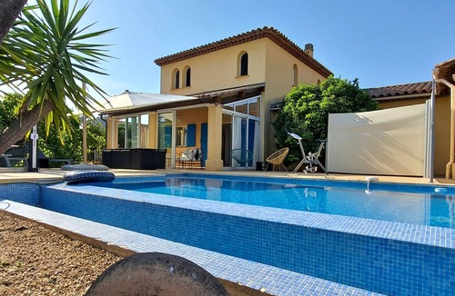La Bouverie Villa | Villa 120m² infinity pool 6 people dominant view label 3* furnished