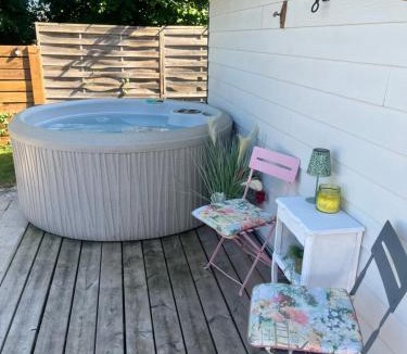 Anould Apartment | Villa 1950 piscine et spa- Gérardmer - terrain entièrement clos pour animaux