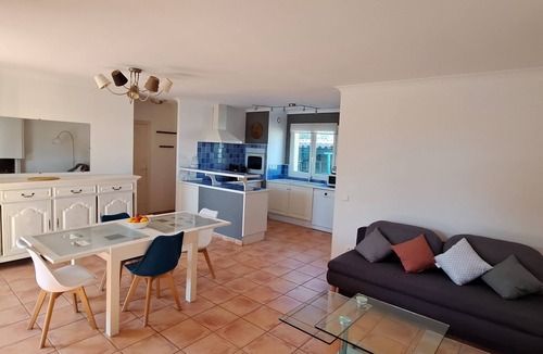 La Bouverie Villa | Villa 210m² Piscine Débordement 12 Personnes vue Dominante 3