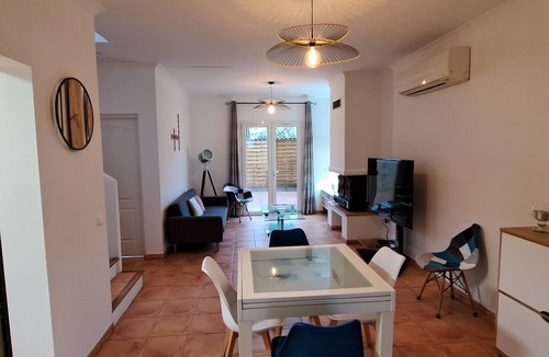 La Bouverie Villa | Villa 210m² Piscine Débordement 12 Personnes vue Dominante 3