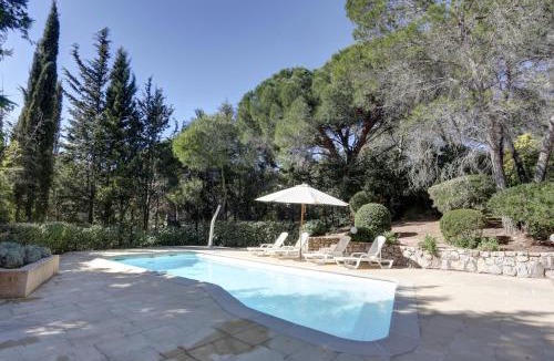 La Bouverie Villa | villa 8 pers, climatisée, piscine chauffée, un havre de paix sous les pins parasols