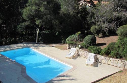La Bouverie Villa | villa 8 pers, climatisée, piscine chauffée, un havre de paix sous les pins parasols