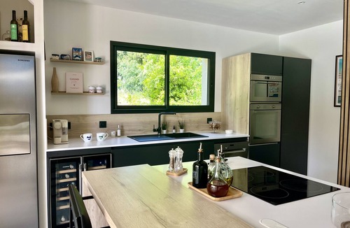 Rochefort-du-Gard Villa | Villa Alambic - In the towncenter!