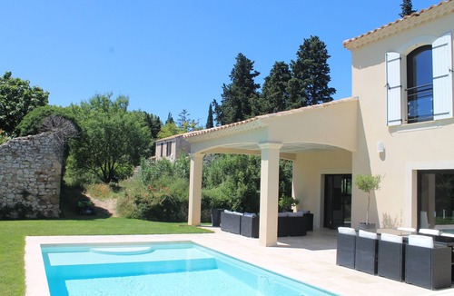 Rochefort-du-Gard Villa | Villa Alambic - In the towncenter!