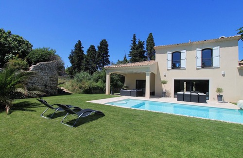 Rochefort-du-Gard Villa | Villa Alambic - In the towncenter!
