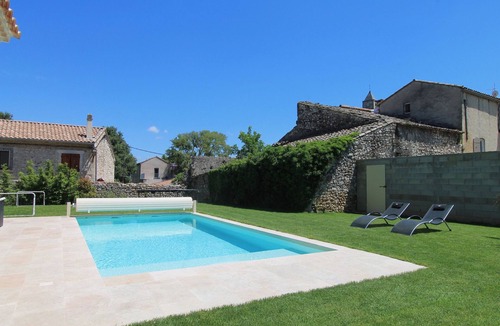 Rochefort-du-Gard Villa | Villa Alambic - In the towncenter!