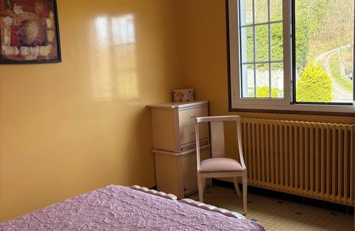 Ayzac-Ost Bed & Breakfast | Villa avec piscine face aux montagnes.