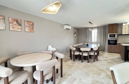Bransles Hotel | Villa César - Private padel court, heated pool from March through November.