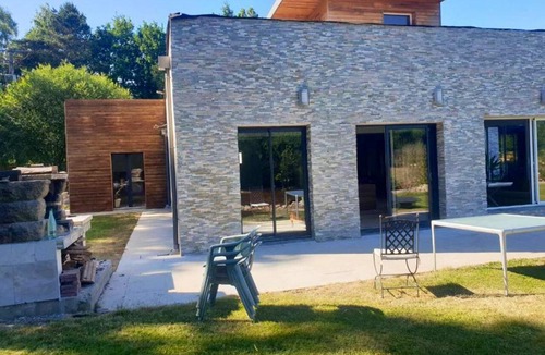 Saint-Medard-sur-Ille Villa | Villa de 9 chambres avec piscine interieure jacuzzi et jardin clos a Saint Medard sur Ille
